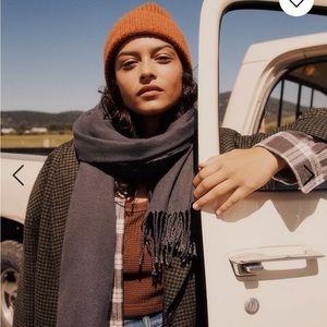 Madewell Fringed Scarf Cozy Supersoft Shawl Gray Coal Off Black Fringe NH397